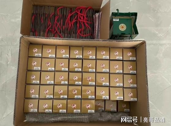 中午，我的表弟搬來一箱飛天茅臺，他以每瓶