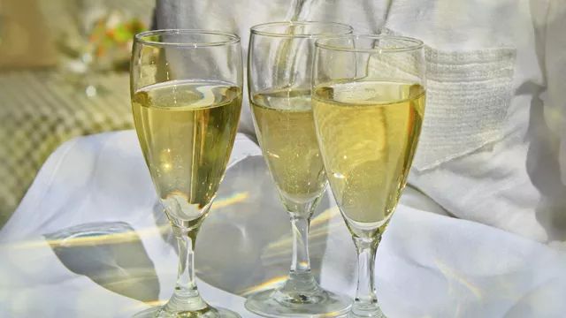 酒起泡泡多是什么原因_起泡酒是屬于什么酒_酒起泡屬于是什么原理