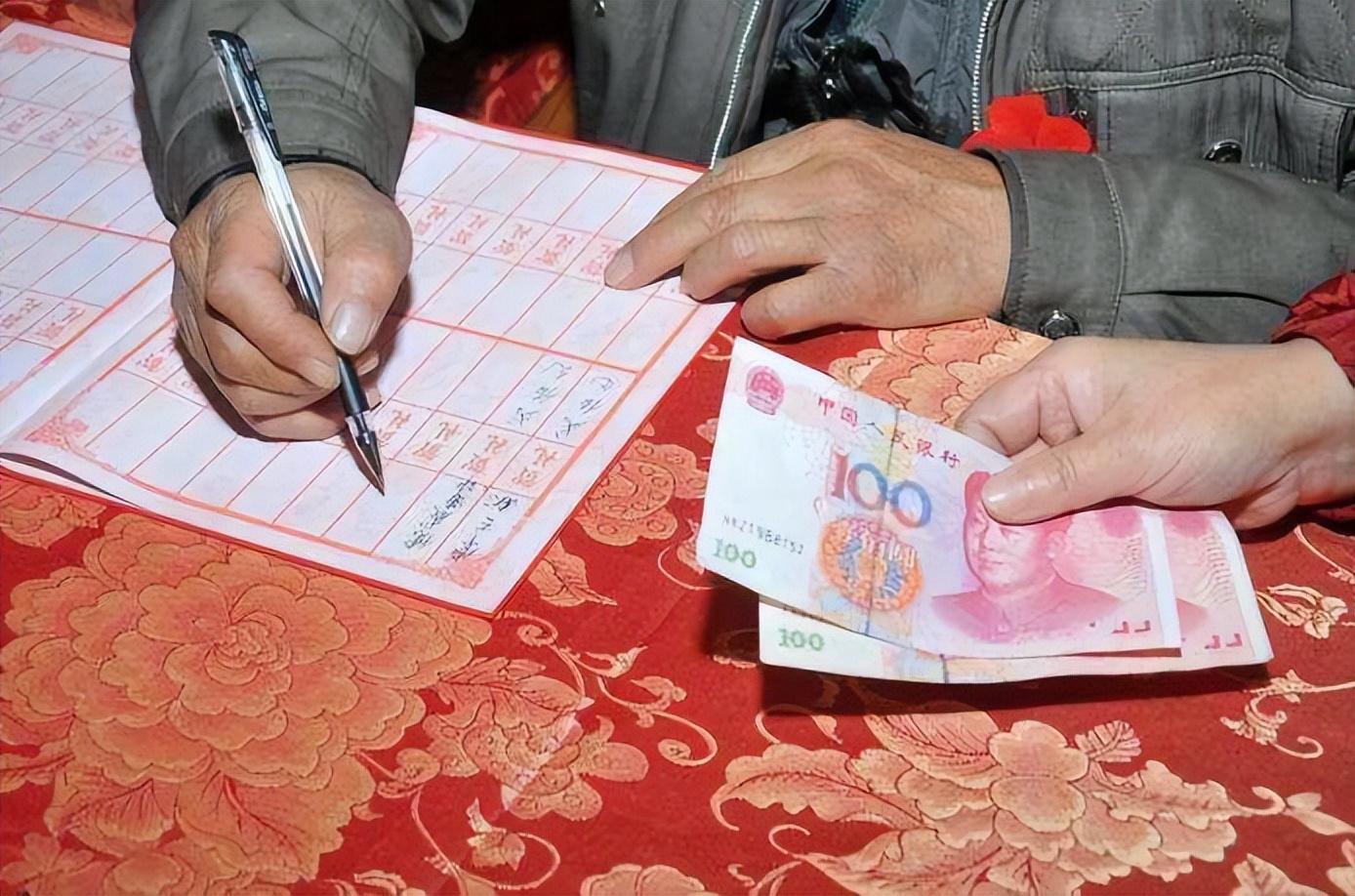 一大叔飛青島隨禮，喝4杯53年茅臺欲離桌，: