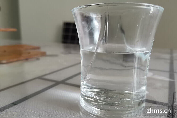 動(dòng)車可以帶酒嗎_動(dòng)車允許帶酒_動(dòng)車上帶酒可以帶多少