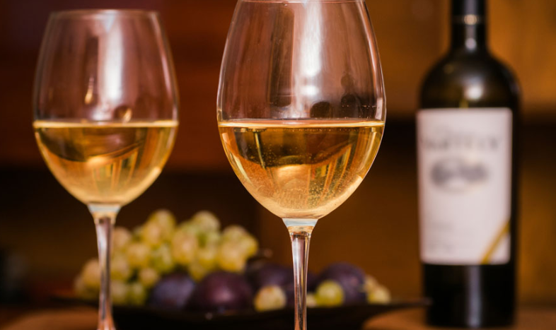 一瓶紅酒多少毫升_紅酒毫升數(shù)_紅酒一毫升等于多少克水