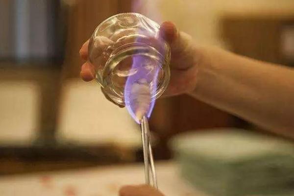 喝完酒后可以拔罐走罐不_喝完酒能拔火罐不_拔完火罐可以喝酒嗎