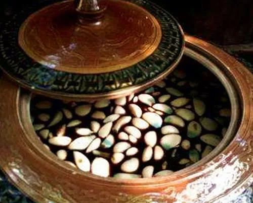 白酒泡大蒜有什么功效？哪幾種人不可以吃大蒜？