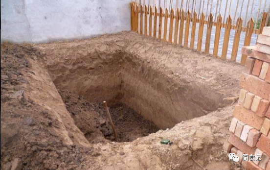 青島一農(nóng)民大哥挖窖，竟挖出15瓶36年茅臺(tái)，