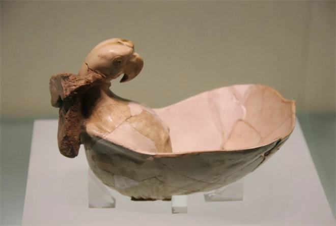 喝酒樽頭酒用什么容器_喝酒樽頭酒用什么杯子_酒樽喝酒用哪頭