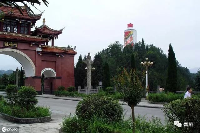 茅臺鎮(zhèn)當(dāng)?shù)厝撕仁裁淳?？茅臺鎮(zhèn)白酒分類