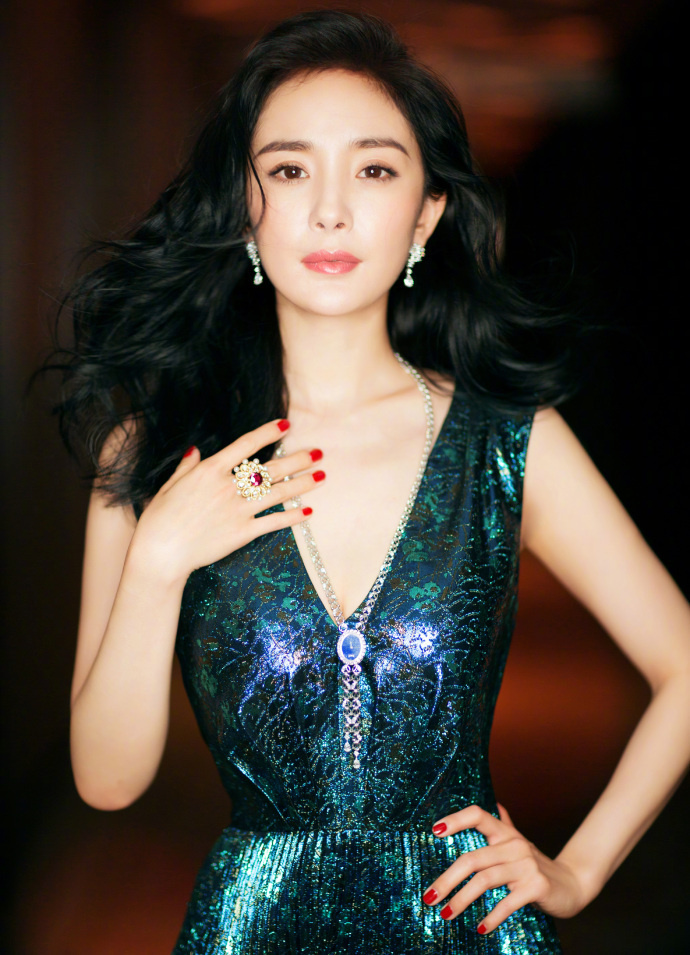 春節(jié)必備紅色美甲，顯白又獨(dú)特，過(guò)年回家必做