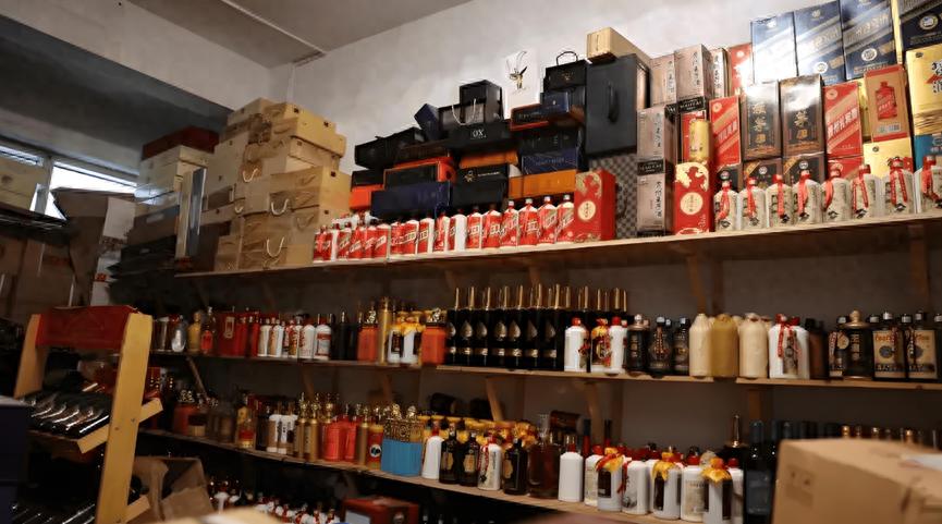 家中存酒怎么存？專家說(shuō)：存酒別手欠，牢記這3點(diǎn)，白酒越存越香